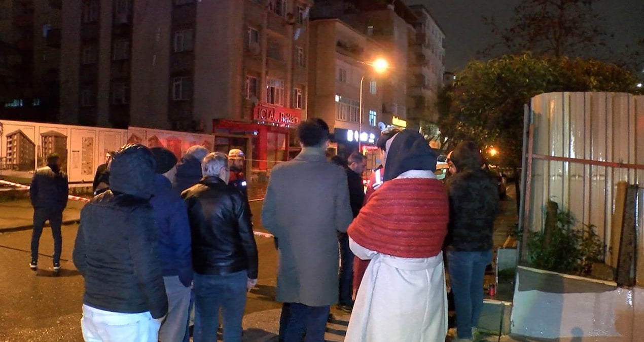 İstanbul’da çatlaklar oluşan 4 katlı bina tahliye edildi