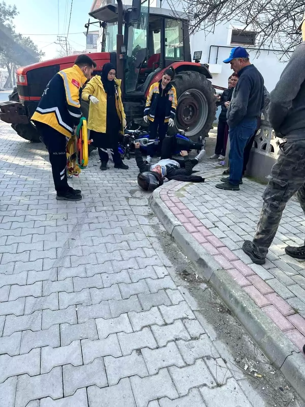 Gönen’de Trafik Kazası: Motosiklet Sürücüsü Yaralandı