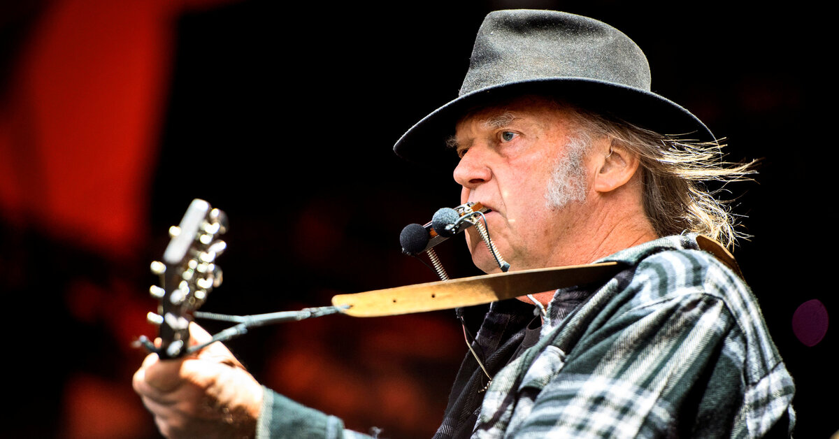 Neil Young: Donald Trump ABD’ye dönmeme izin vermeyebilir ya da beni hapse attırabilir