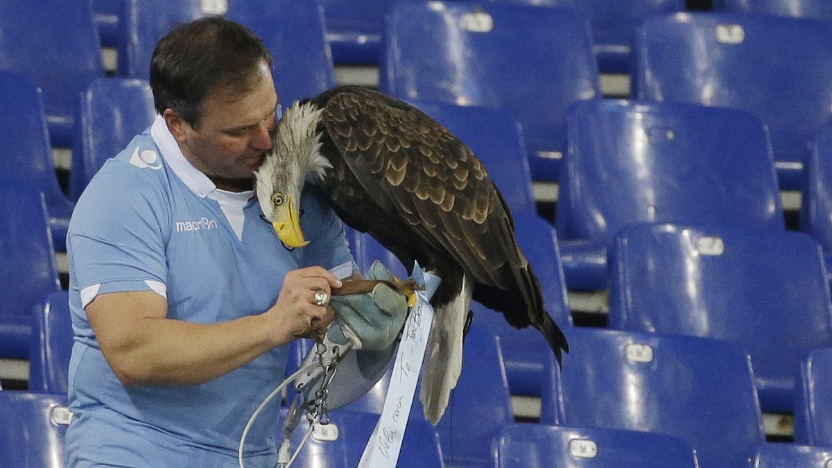 İtalya ekibi Lazio müstehcen fotoğraf paylaşan kartal eğitmenini kovdu